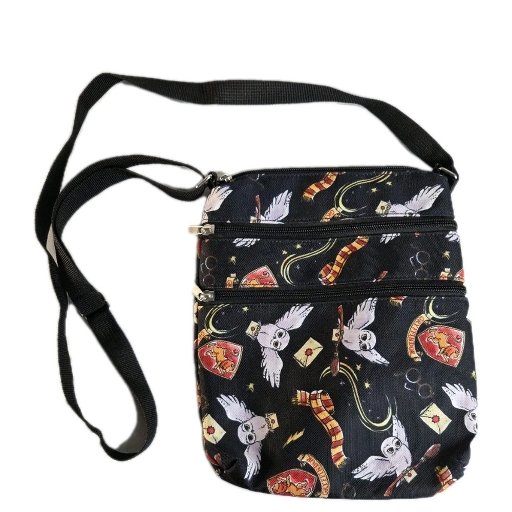 HARRY POTTER Passport BAG Travel Crossbody Purse GRYFFINDOR Hedwig WIZARDING